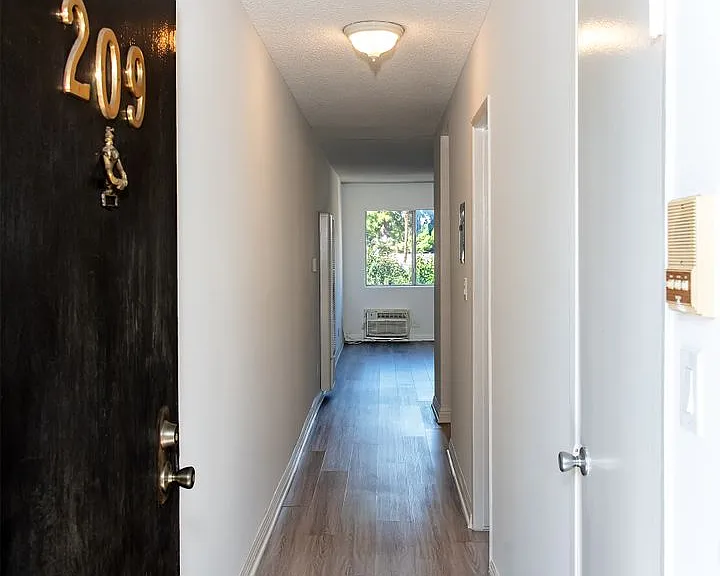 5851 Hazeltine Ave. — Photo 5