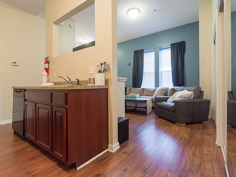 Morton Grad Apartments — Photo 15