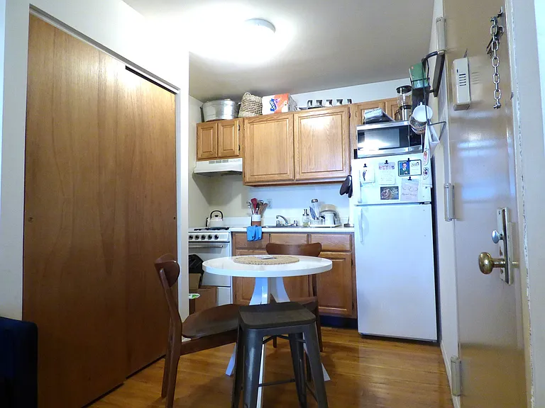 525 E 5th St #5A — Photo 4