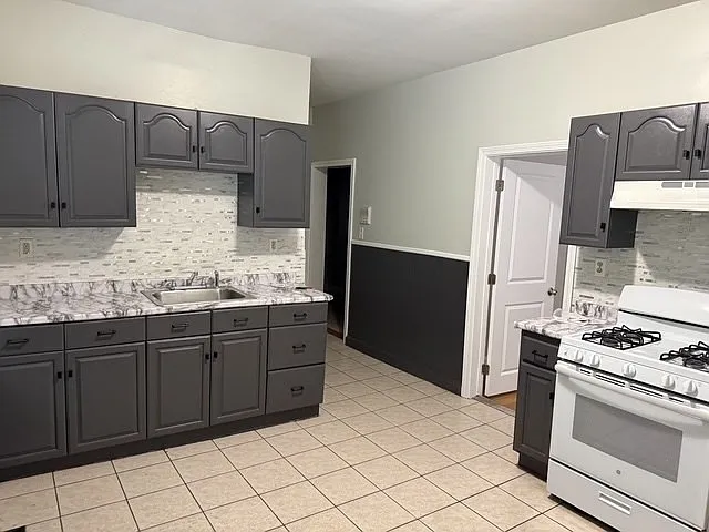 13 Lynn St #1