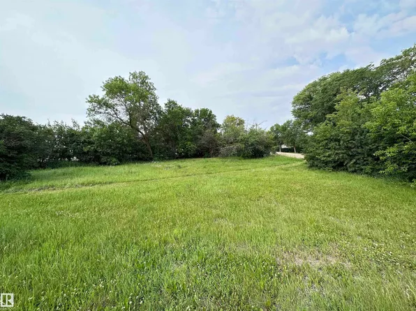 9819 105th St, Westlock, AB T7P 1S8