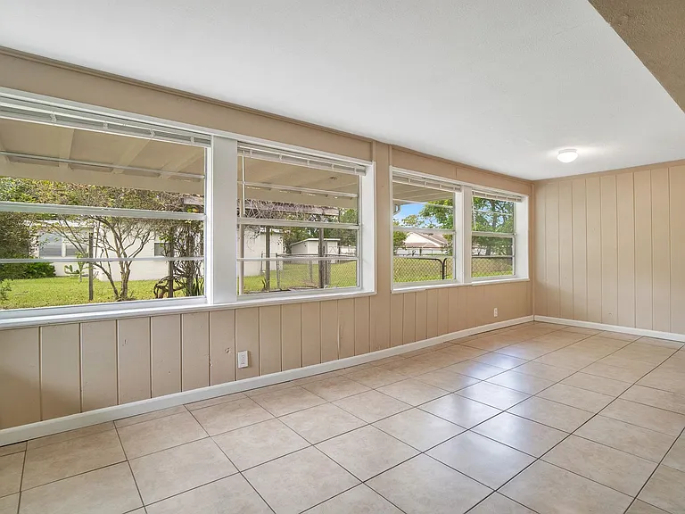 11515 Baltic St — Photo 4
