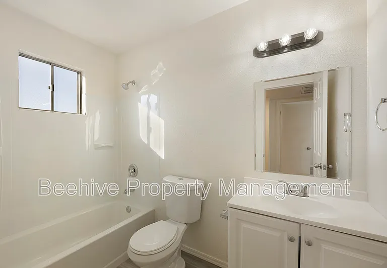 2732 E Culver St #1 — Photo 15
