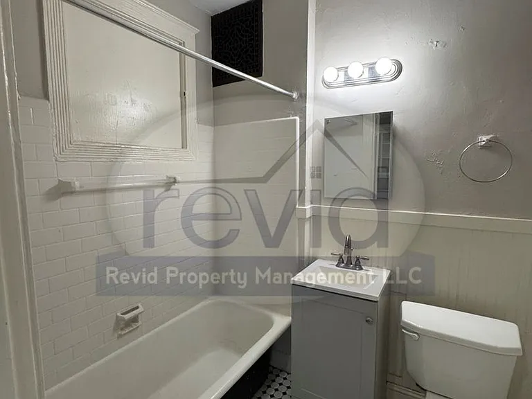 The Broadmoor Apartments — Photo 14