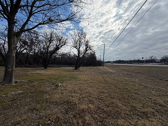 2nd image of 625 E Highway 199