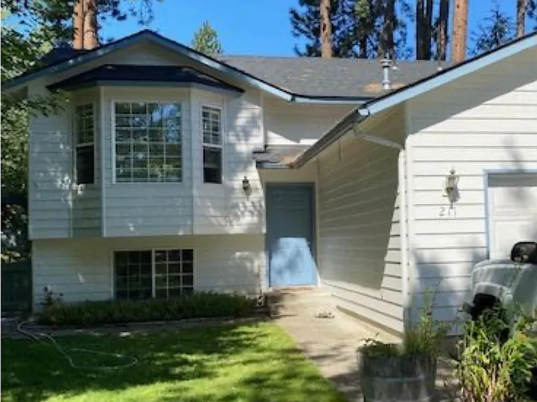 211 S Riverwood Ct — Photo 1