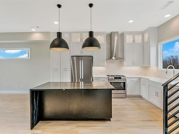 5th image of 444 Buena Vista Dr
