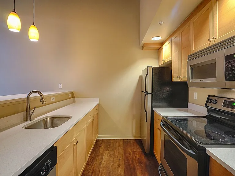 Saxe Apartments — Photo 34
