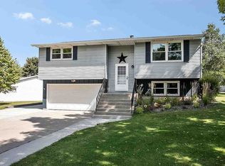 935 Aphrodite Rd, Green Bay, WI 54311