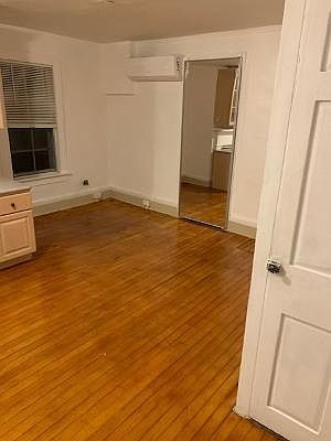2nd image of 20 Leigh St #C
