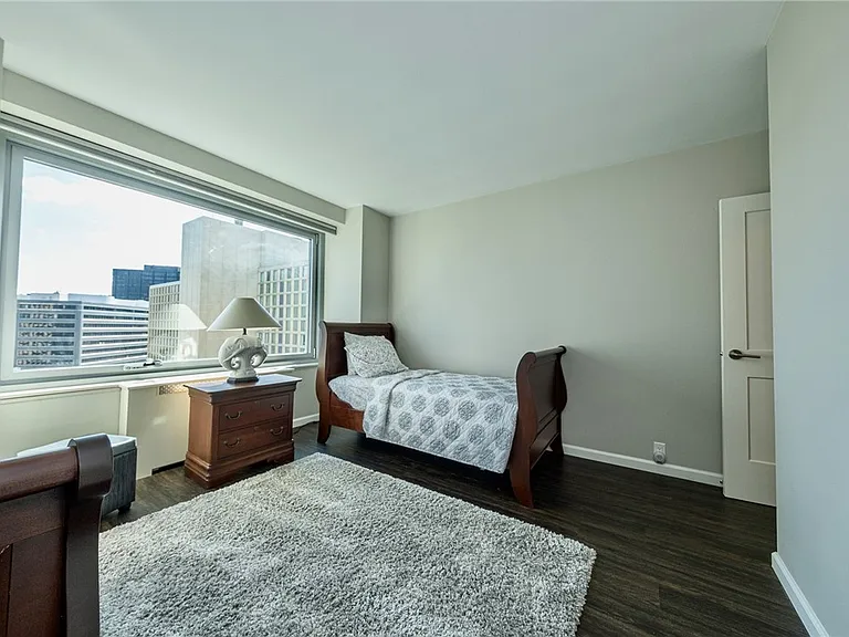 320 Fort Duquesne Blvd #19L — Photo 18