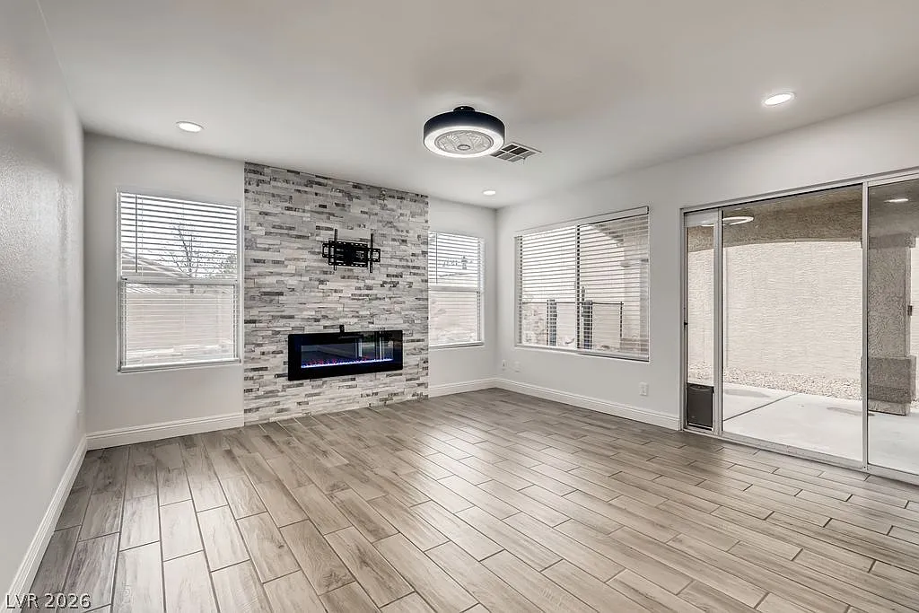 3 bed, 2.5 bath, 2040 sqft, $3,300 — Photo 4