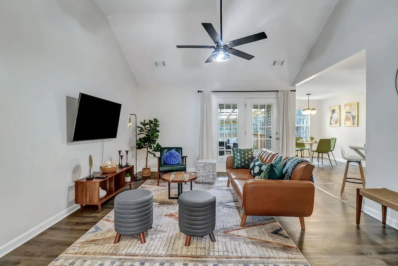 4 bed, 2.0 bath, 1646 sqft, $3,846 — Photo 3