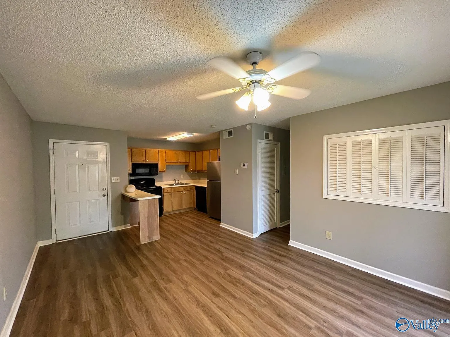 1 bed, 1.0 bath, 572 sqft, $795 — Photo 2