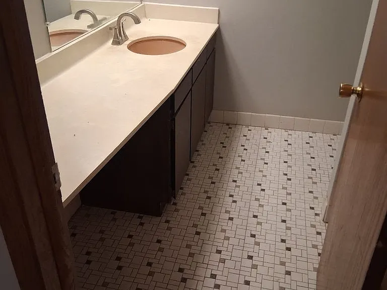 9307 W Capitol Dr — Photo 9