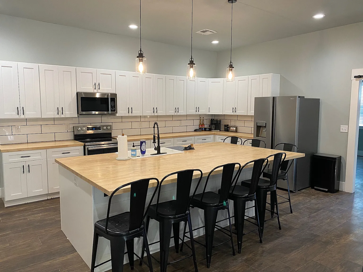 3 bed, 2000 sqft, $3,500 — Photo 3