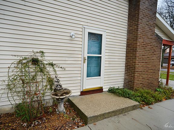 3rd image of 1805 Southampton Dr SE