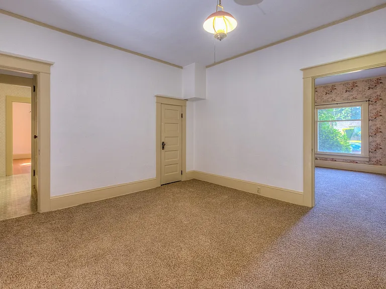 623 E Main St — Photo 5