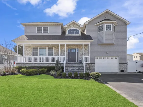 3678 Roanoke Street, Seaford, NY 11783