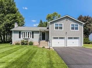 112 W Ridge Dr, West Hartford, CT 06117