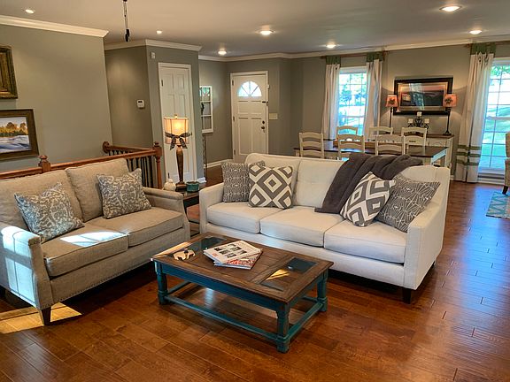 4th image of 515 Creekview Cir