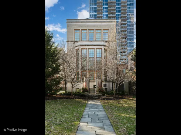 3026 N Lake Shore Dr, Chicago, IL 60657