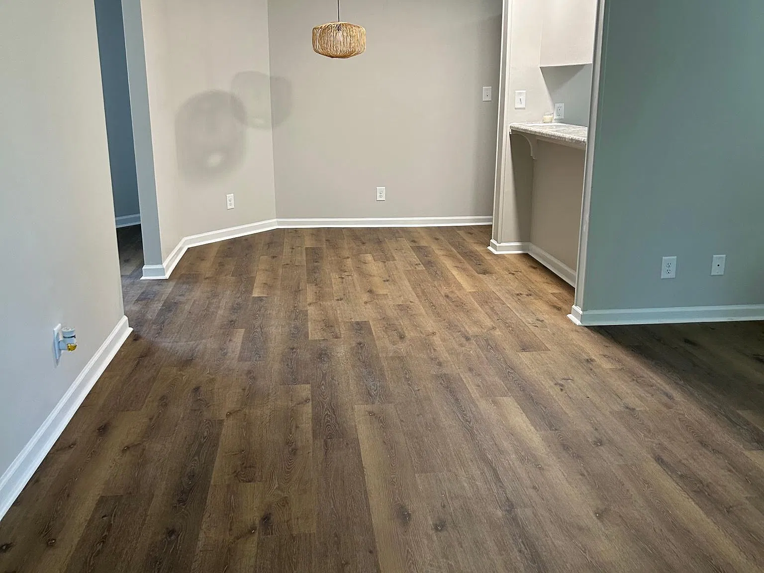 325 Waterdown Dr — Photo 3