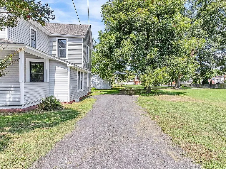 211 Walnut St — Photo 8
