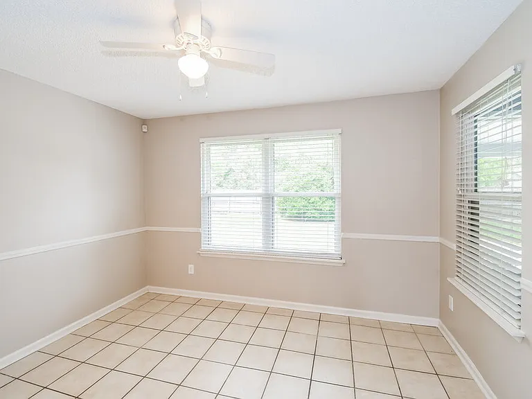 3303 Hampstead Dr — Photo 5