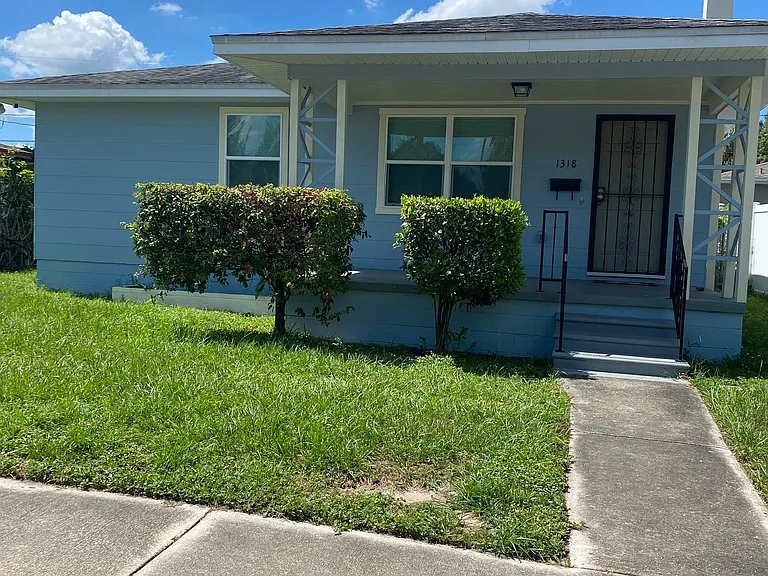 1318 W Cypress St — Photo 1
