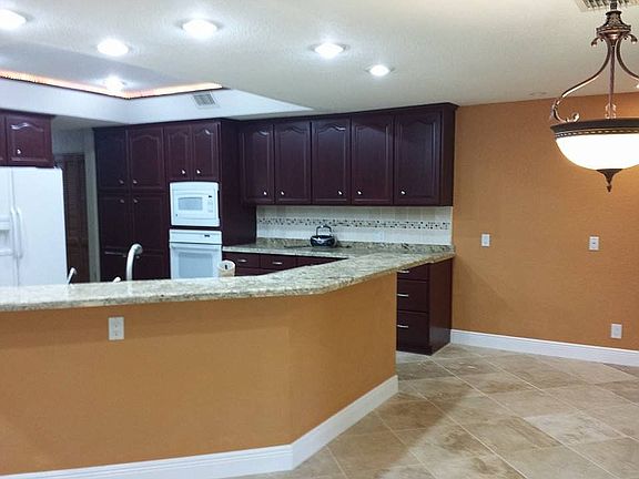 4th image of 3991 SW 54th Ct