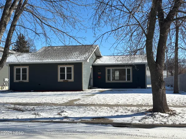 509 S 3rd St, Milbank, SD 57252