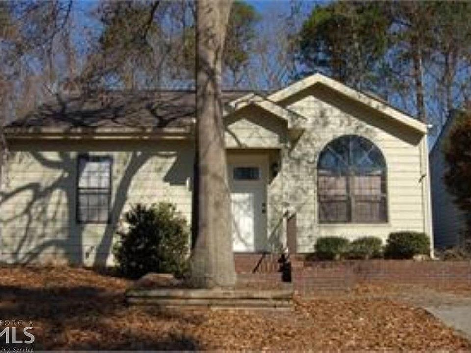 1st image of 136 Lake Dr