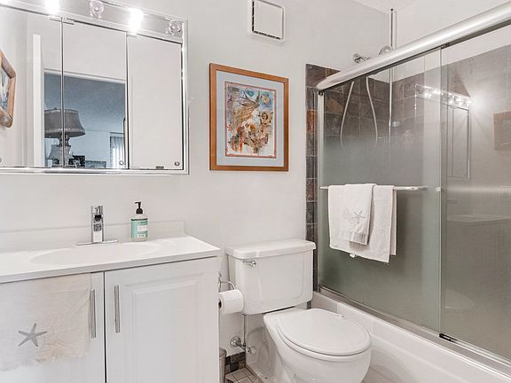 5th image of 2540 Shore Blvd APT 4D