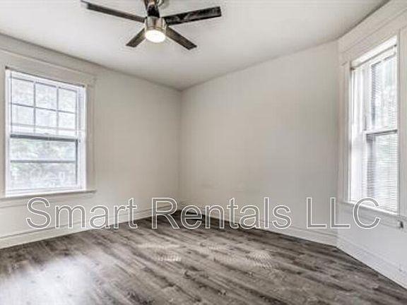 3rd image of 1722 Waverly Pl #B
