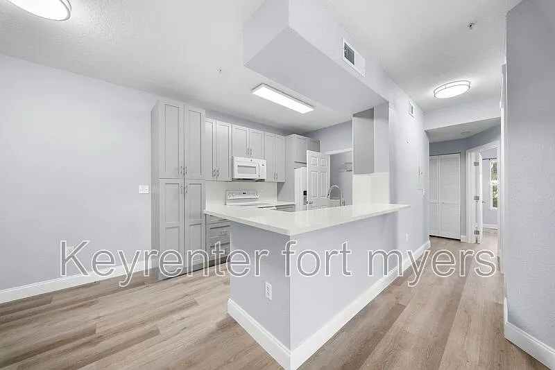 1 bed, 1.0 bath, 833 sqft, $1,300 — Photo 3