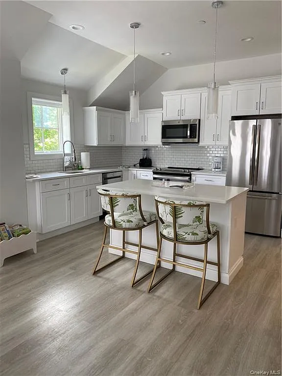 2 bed, 990 sqft, $4,400 — Photo 4