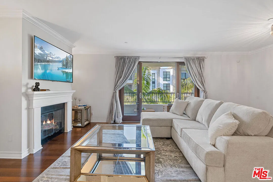 2 bed, 2.5 bath, 1516 sqft, $6,995 — Photo 4