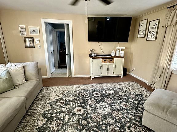 5th image of 104 Fair St