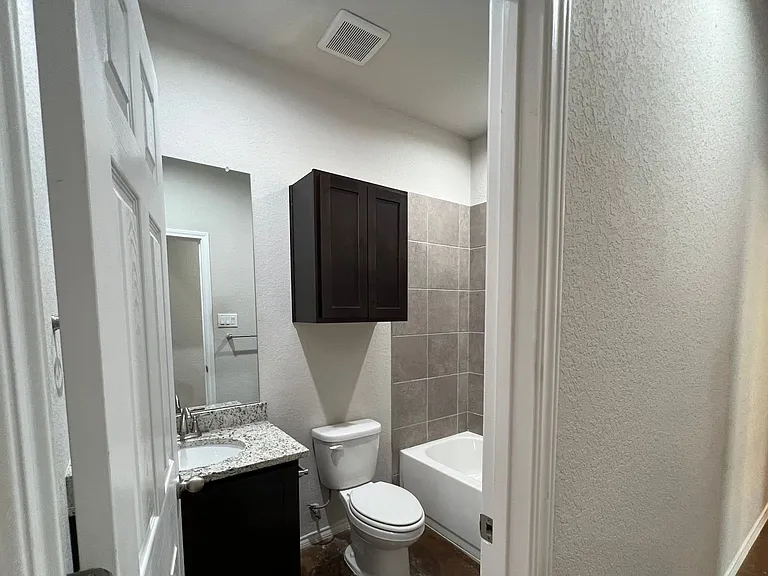 1102 Renee Way — Photo 11