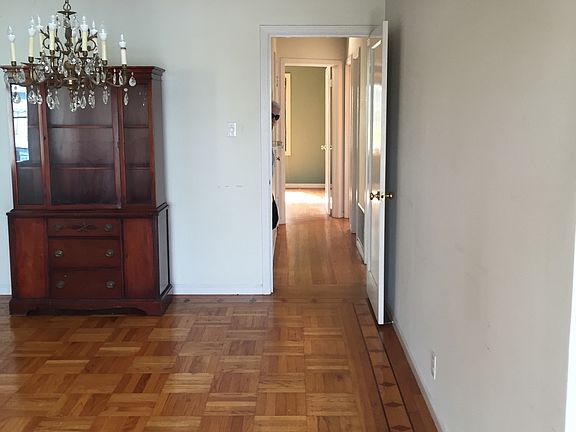 4th image of 832 Geneva Ave