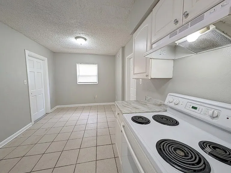 7704 N Taliaferro Ave — Photo 6