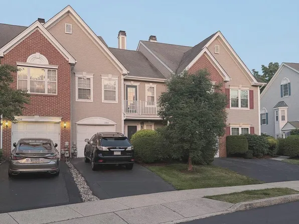 202 Aqueduct Dr, North Wales, PA 19454