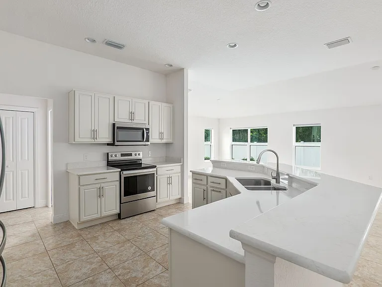 10397 Silver Maple Ave — Photo 6
