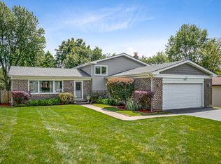 1737 Patricia Ln, St Charles, IL 60174