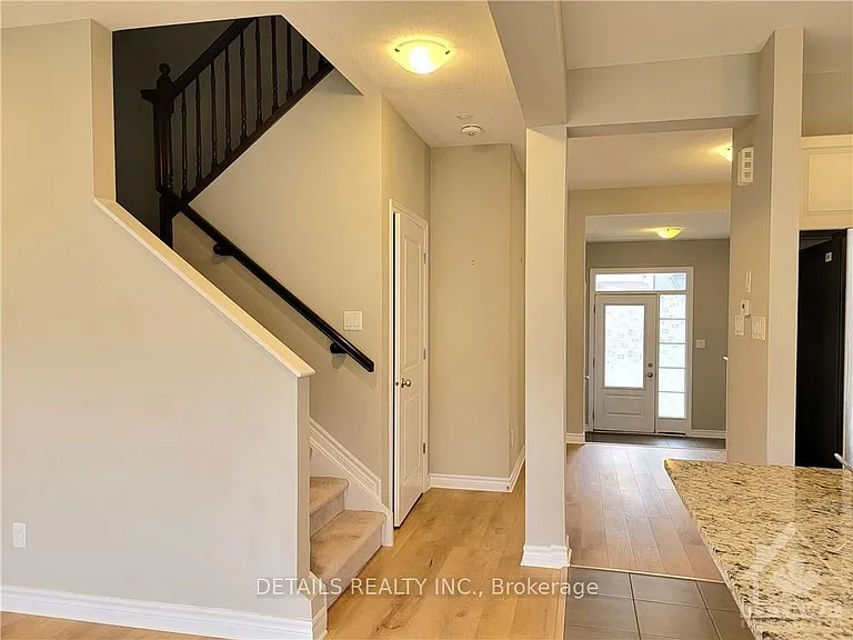 251 Saddleback Cres — Photo 13
