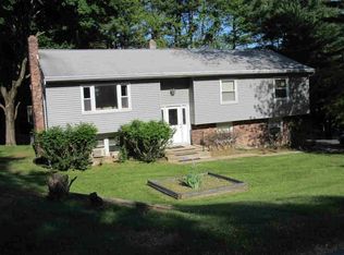 4 Bridle Ln, Poughkeepsie, NY 12603