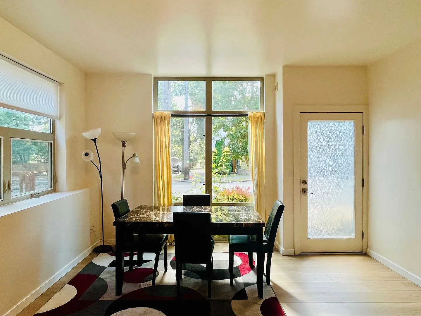 Modern 3-Bedroom Townhome with AC & Assigned Parking in Judkins Park / Central Area — Photo 2