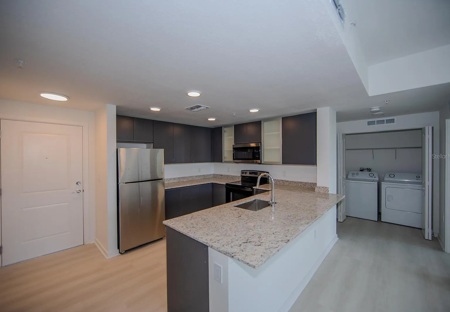 2 bed, 1023 sqft, $1,700 — Photo 2