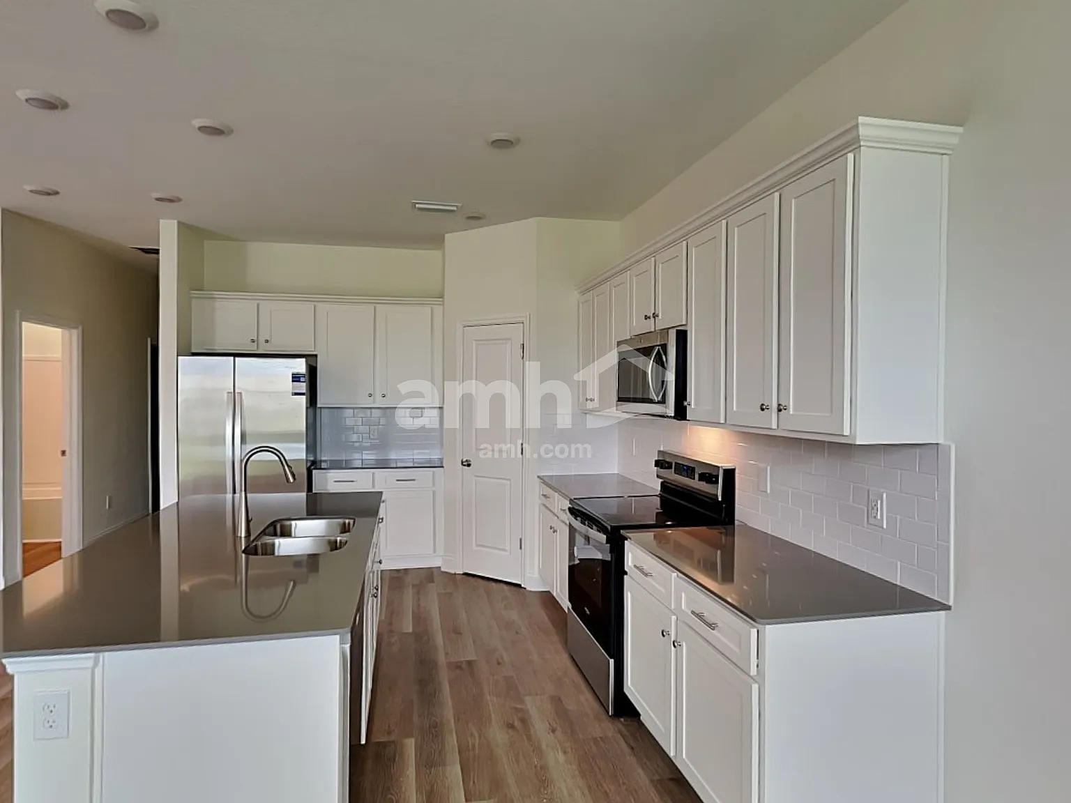 5 bed, 3.0 bath, 2377 sqft, $2,545 — Photo 3